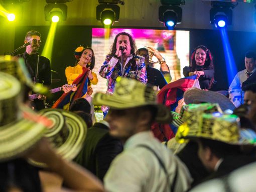 Disfruta de nuestro Show SANTAMARIA Colombian Folklore